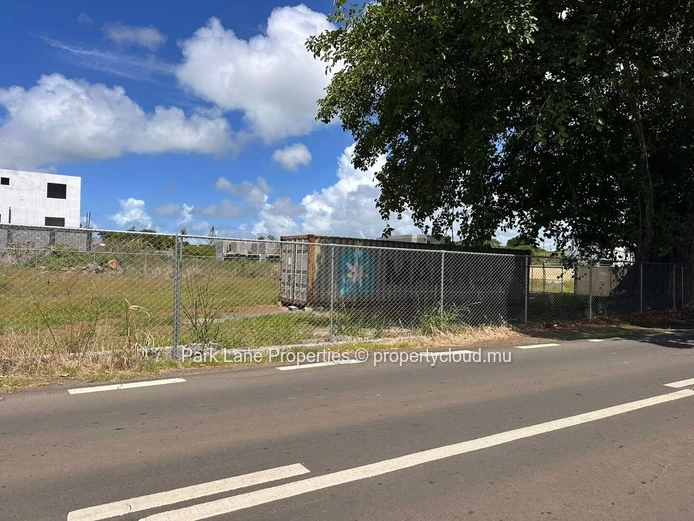 Residential land for sale in Calodyne.