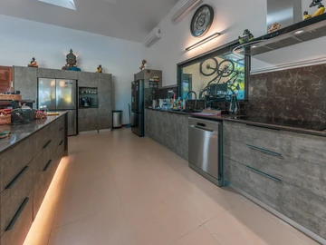 5 Bedroom Villa