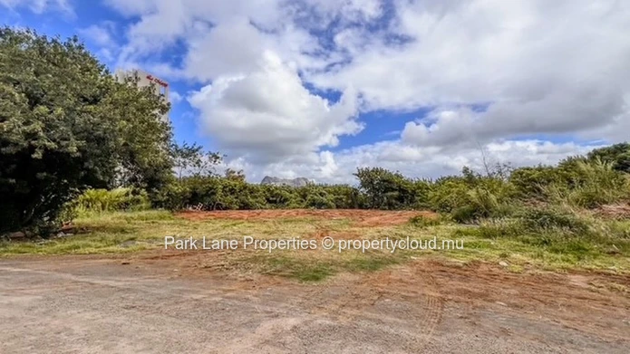 Ideally located plot in Sodnac – A secure and promising investment