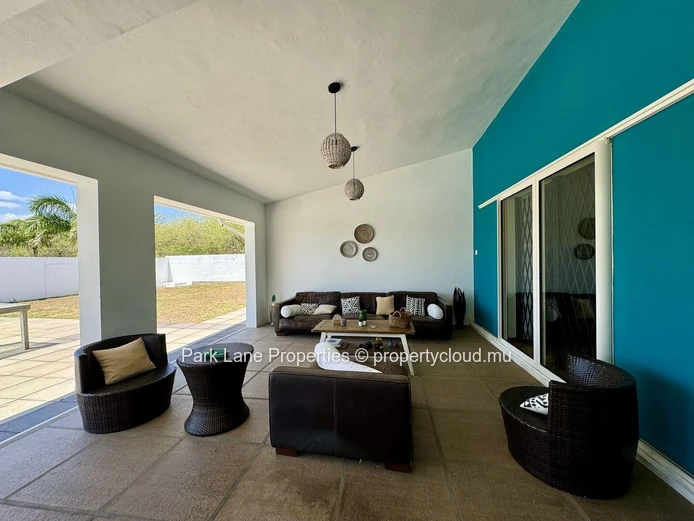 Modern villa in sought after area