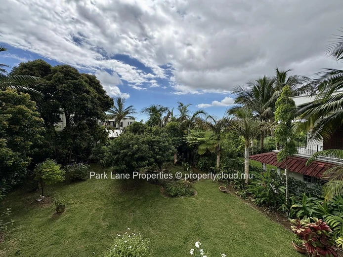 Charming colonial-style home with garden and views in Floreal