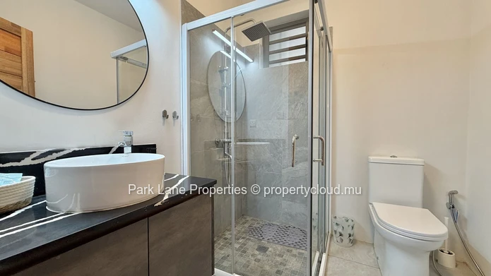 West Coast Comfort: Ground Floor Apartment with Private Garden in Cascavelle