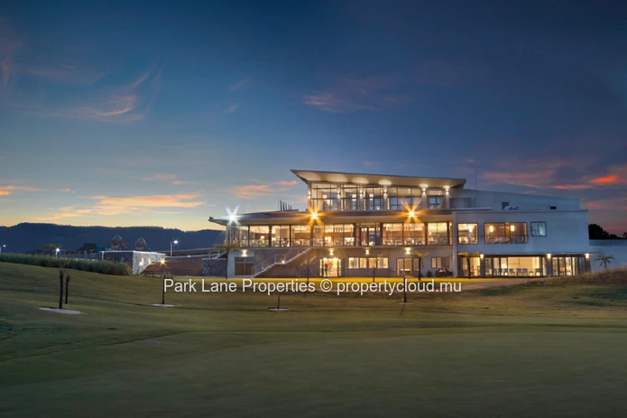 Superbe terrain de 4 250 m² à Avalon Golf Estate – vue et nature garanties avec du potentiel