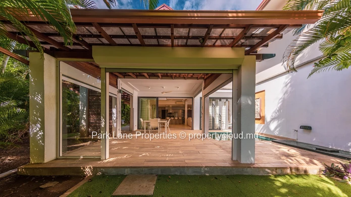 Live the Marina Lifestyle – 3-Bedroom Townhouse with Plunge Pool & Private Mooring