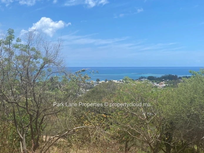 Stunning land  with ocean view, ideal for a project