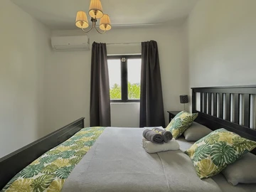 6 Bedroom House