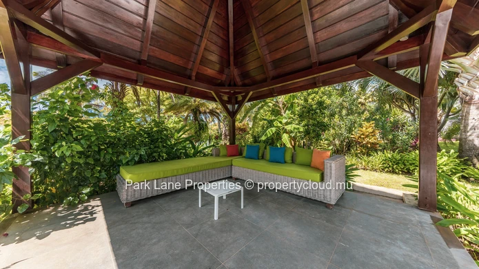 6-Bedroom Villa with Pool and Garden Views – Anahita, Beau Champ