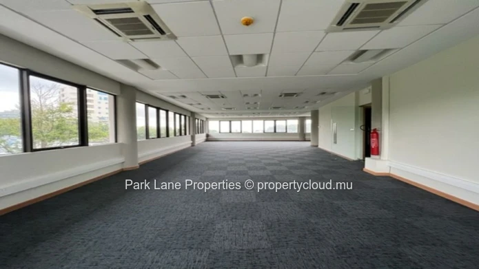 Prime 100 m² office space on the first floor in Ebene’s vibrant business district – Ideal for businesses