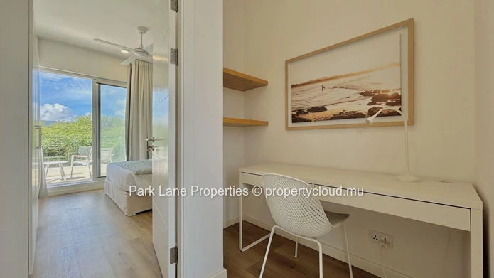 Stylish Townhouse with Pool and Garden, Perfectly Located.