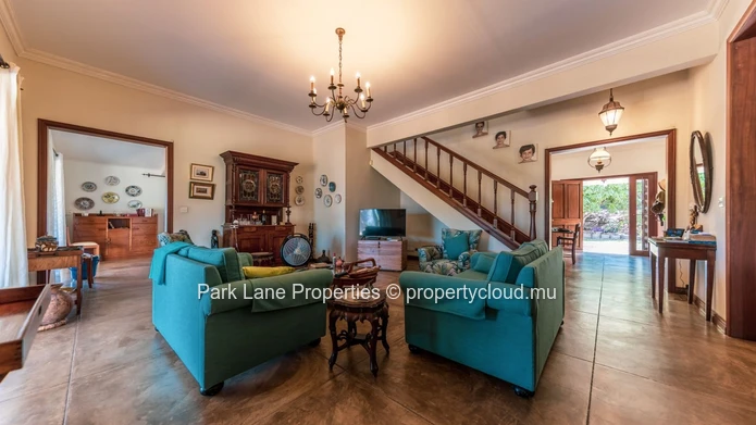 Villa with Stunning Views in the Heights of Rivière Noire