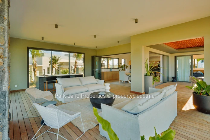 Villa à Anahita: Luxe Moderne avec Vue Imprenable sur le Rive Est