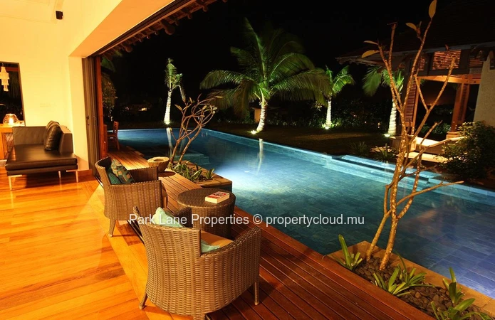 Luxury 6 bedroom villa in a private estate with beach front 5* hotel