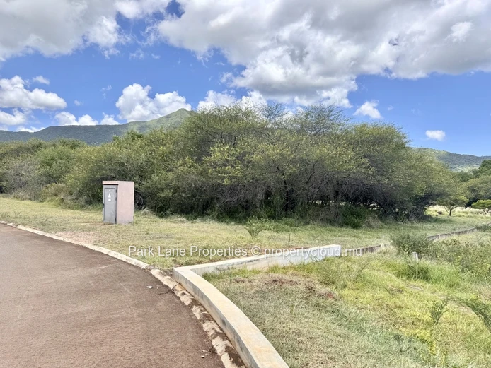Beautiful plot in gated estate 