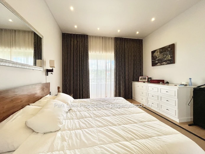 Elegance at the Pinnacle: Experience Absolute Luxury in Floreal!