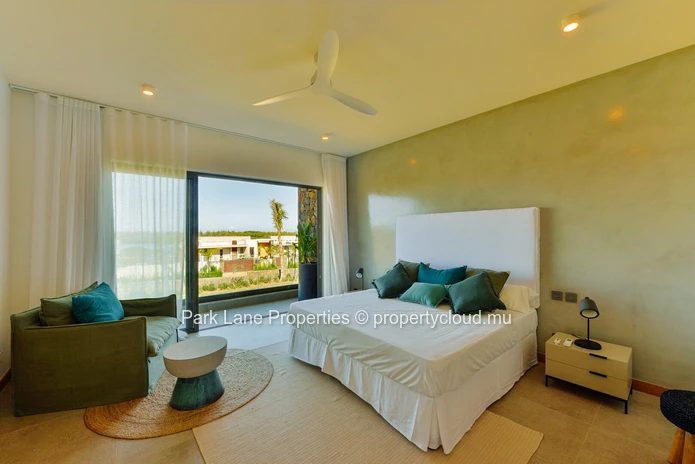Villa à Anahita: Luxe Moderne avec Vue Imprenable sur le Rive Est
