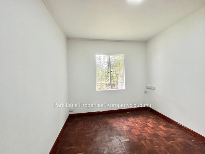 Spacious 4-Bedroom Family Home with Large Garden and Ample Parking in Floreal