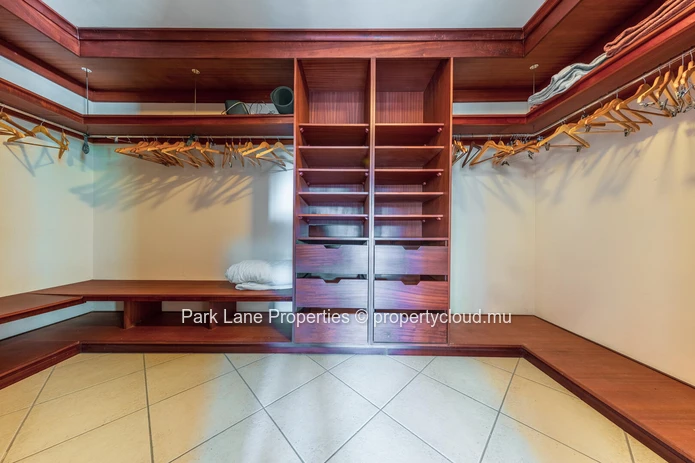 Prestigious 4-Bedroom Villa with Pool, Kiosk & Garden in Tamarina Golf Estate