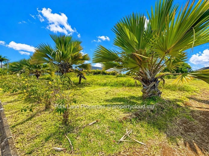 Secure residential land for sale – Pamplemousses, prime location