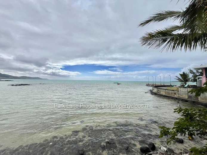Terrain en bord de mer à vendre – 737 m² à Mahébourg