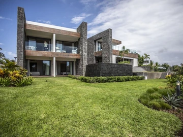 5 Bedroom Villa