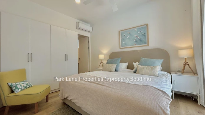 Stylish Townhouse with Pool and Garden, Perfectly Located.
