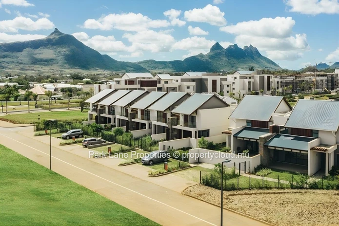 Stylish Two-Bedroom Apartment with Mountain Views