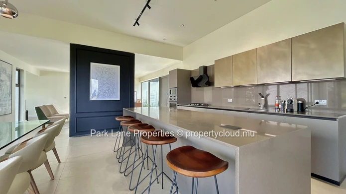 Elegant 3-Bedroom Villa for Rent in Golf Estate