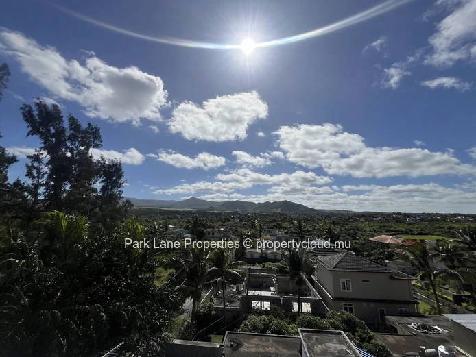 7-Bedroom House in Riambel with Private Pool, 5 Minutes from the Beach