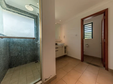 5 Bedroom Villa