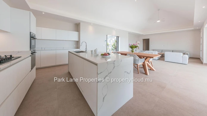 Elegant 4-Bedroom Villa with Scenic Mountain Views and Private Pool
