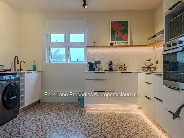 Modern & well-maintained 2-bedroom apartment with terrace in Floréal