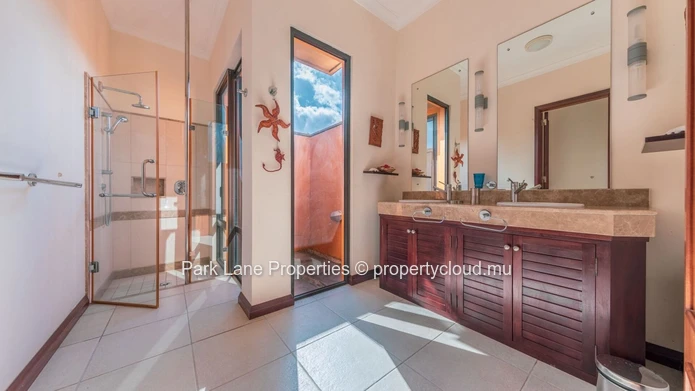 Exquisite IRS villa in the west coast