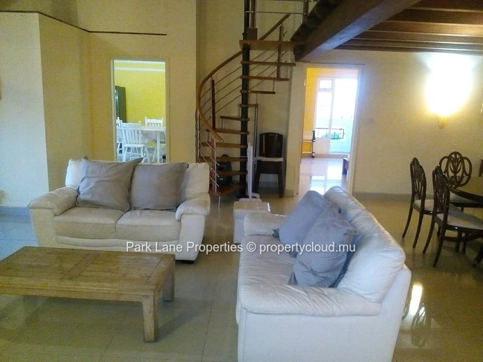 Upmarket Penthouse in Quatre Bornes 