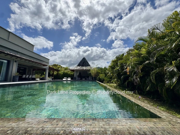 A Majestic Retreat in the Heart of Nature