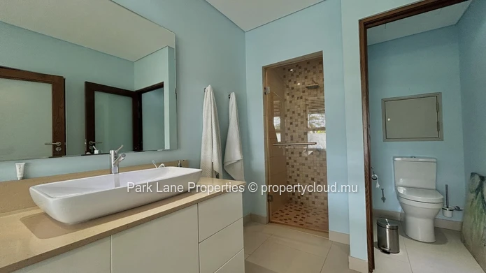 Cozy 3-Bedroom Apartment with Terrace, Plunge Pool, and Beach Access in Pereybere