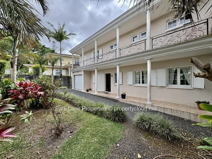 Charming colonial-style home with garden and views in Floreal