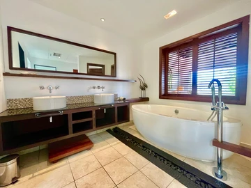7 Bedroom Villa