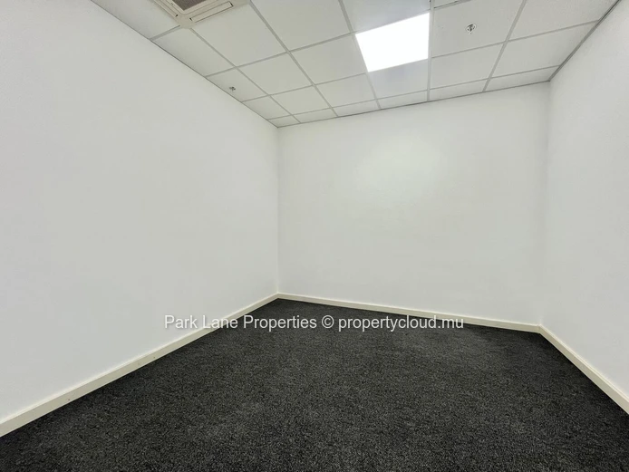 Bureau moderne de 366 m² à louer à Cybercity Ébène – Emplacement d’affaires de premier choix