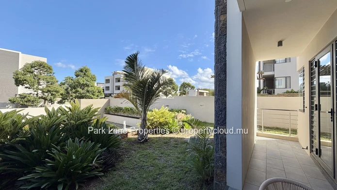 West Coast Comfort: Ground Floor Apartment with Private Garden in Cascavelle