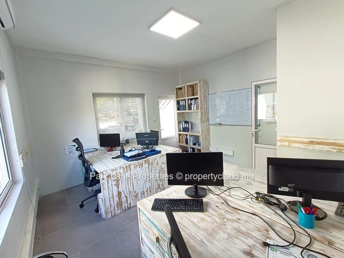 Super affaire dans l'Ouest! Bureau à louer