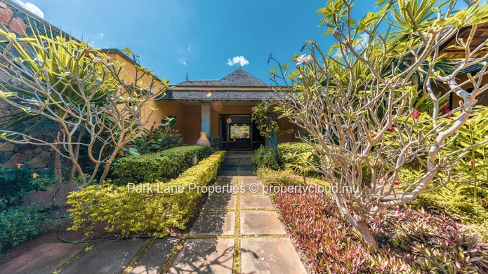 Prestigious 4-Bedroom Villa with Pool, Kiosk & Garden in Tamarina Golf Estate