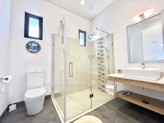 Elegance at the Pinnacle: Experience Absolute Luxury in Floreal!