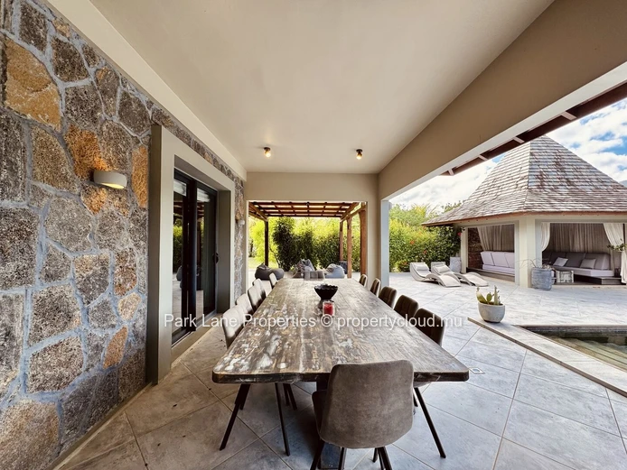 A Majestic Retreat in the Heart of Nature