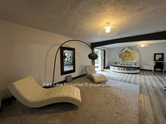 Cosy family home with jacuzzi and spacious terrace
