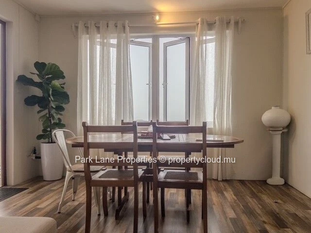 Modern & well-maintained 2-bedroom apartment with terrace in Floréal