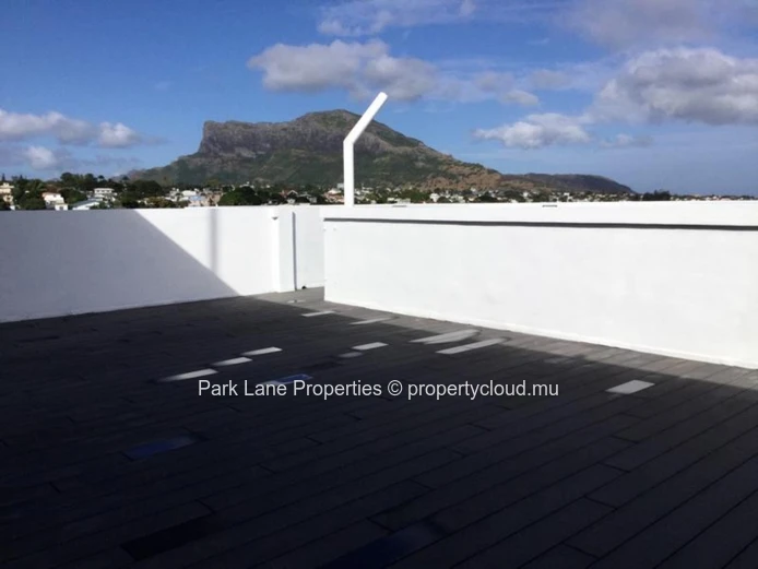 Office with exceptional visibility in Beau Bassin