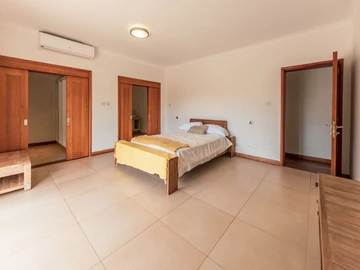 5 Bedroom Villa