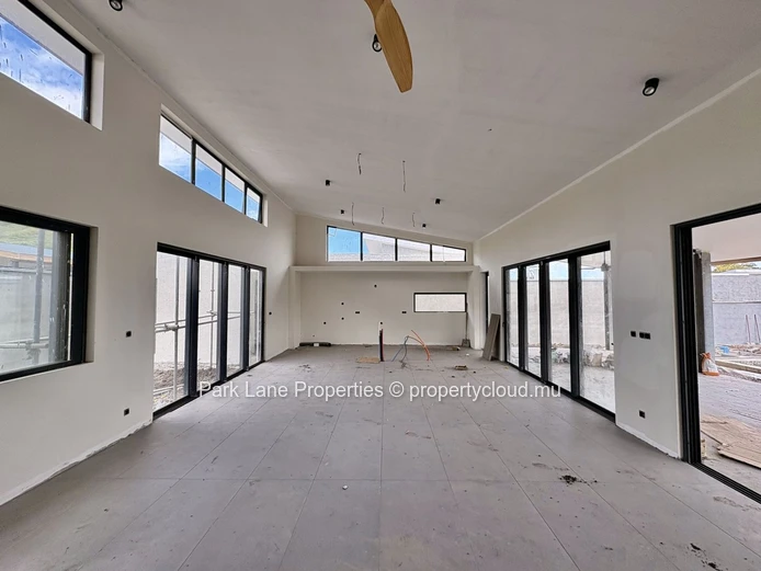 Turnkey Luxury Villa with Double Garage in Exclusive 5-Star Resort at the Foot of La Tourelle, Tamarin