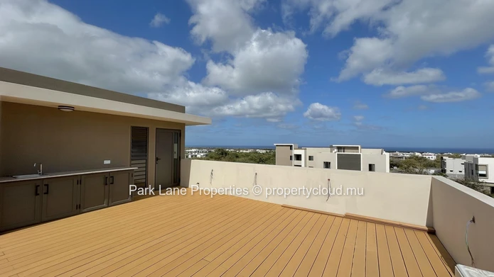 Modern 3-Bedroom Apartment with Rooftop Terrace and Sea Views – West Coast