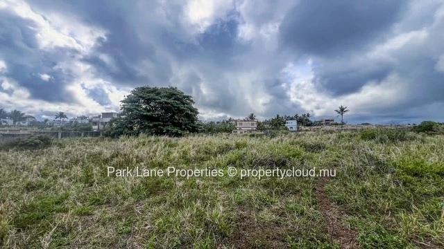 Rare and exclusive absolute beachfront land with direct ocean access - 1.90 arpents - Le Bouchon